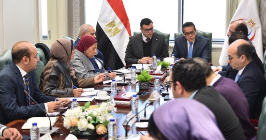 وزير الصحة يبحث مع وزير الإسكان تحسين الرعاية الصحية للمصابين بالجزام