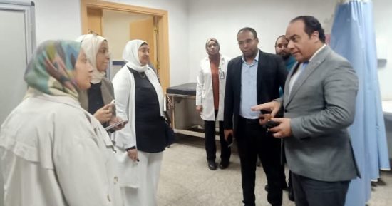 الرعاية الصحية تفاجئ مقدمى الخدمة فى معهد أورام أسوان بجولة تفقدية