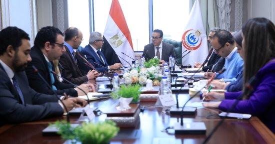 خالد عبدالغفار: نسعى إلى توطين صناعة الدواء وتغطية كافة الاحتياجات