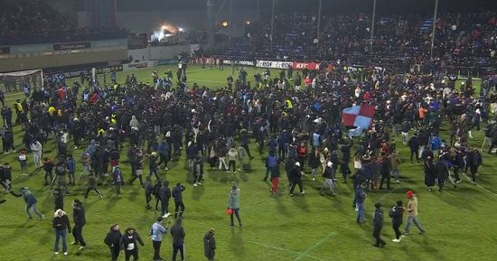 احتفال جنونى من جماهير بورجوان بعد إقصاء ليون من كأس فرنسا.. فيديو