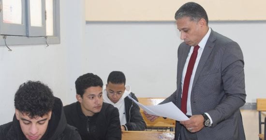 وكيل وزارة التعليم بالجيزة يوجه بتعويض وقت الطلاب حال تأخر استلام الأسئلة