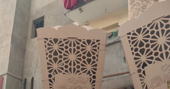 هاتوا الفوانيس يا ولاد.. شاب يبتكر أشكالا جديدة من فانوس رمضان ويصدرها للخارج "فيديو"