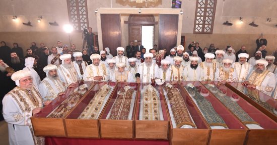 الكنيسة تطييب رفات 14 بطريرك بدير "أبو مقار" بيد البابا تواضروس