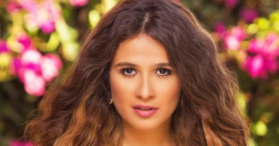 مفاجأة.. ياسمين عبد العزيز سر عودة مي عز الدين للعمل بعد وفاة والدتها  