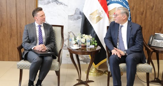 وزير البترول يبحث مع المدير الإقليمى لشيفرون فى مصر خططها الفترة المقبلة