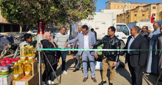 أسواق اليوم الواحد فى الأقصر بوابة اللحوم والدواجن والسلع الغذائية بأسعار مخفضة.. المحافظة تفتتح 3 أسواق في ساحة أبو الحجاج ومدينة البياضية وقرية الحبيل.. وتوفير الخضروات والفاكهة والسلع بتخفيضات تصل لـ30%..صور