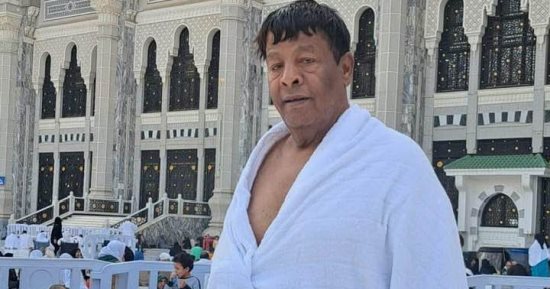 عبد الباسط حمودة يؤدى مناسك العمرة
