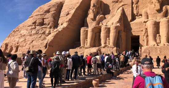 انتعاشة سياحية كبيرة داخل معابد أبوسمبل مع الموسم الشتوى