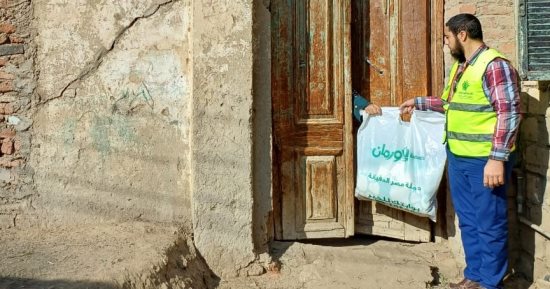 التضامن الاجتماعى تشرف على توزيع بطاطين بـ 6 قري فى الفيوم