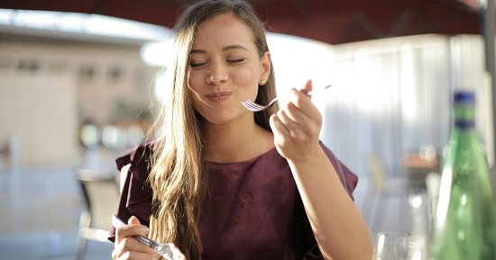 5 أبراج ما بتحبش تجرب أكلات جديدة.. بيحبوا الملوخية أكتر من السوشى