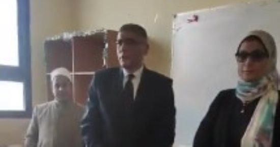 محافظ الجيزة يتفقد لجان امتحانات الإعدادية بمعهد الفتيات الأزهرى بالشيخ زايد
