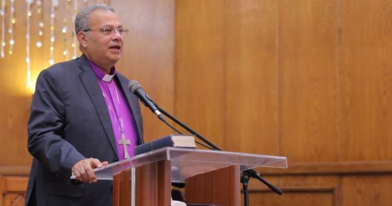 رئيس الطائفة الإنجيلية يشارك في خدمة الأحد بالكنيسة الإنجيلية الثانية بالمنيا