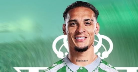 بيتيس يتوصل لاتفاق مع مانشستر يونايتد لإعارة أنتونى لنهاية الموسم