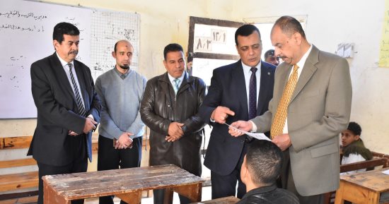 محافظ سوهاج يتابع لجان امتحانات الإعدادية ويتفقد غرفة العمليات المركزية