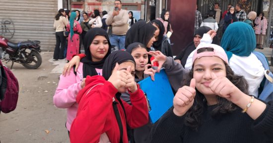 اللغة الإنجليزية ترسم البهجة على وجوه طلاب الشهادة الإعدادية بالقليوبية.. فيديو