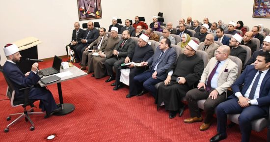 وزير الأوقاف يجتمع بقيادات الوزارة ويطلق مدونة السلوك الوظيفى وأخلاقياتها