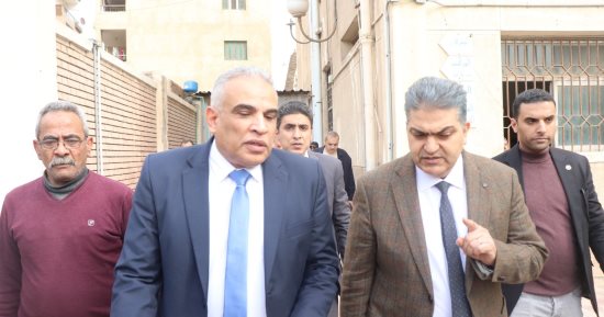 القائم بأعمال رئيس جامعة طنطا يزور طلاب الجامعة المصابين فى حادث طريق قطور