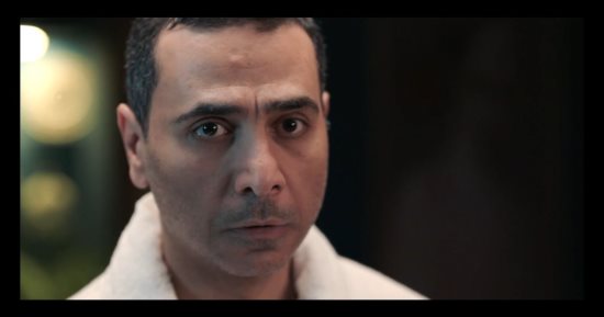 الحلقة الرابعة من صفحة بيضا.. نور محمود يتفق مع المافيا لسرقة أبحاث حنان مطاوع