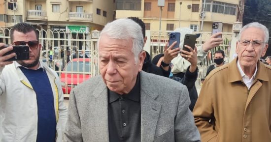 حسن حمدي وطاهر أبو زيد وخالد بيبو في جنازة ميمي الشربيني..صور