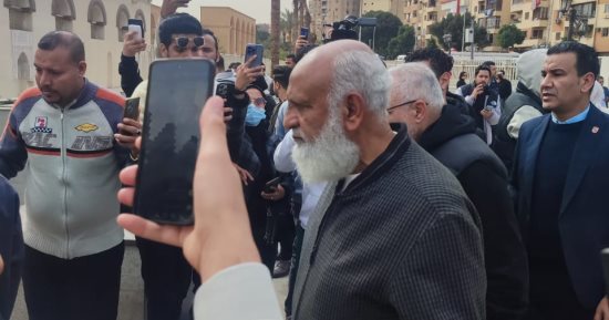 زيزو ومختار مختار وطارق قنديل فى جنازة ميمى الشربينى