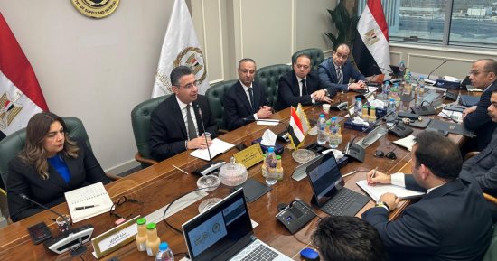وزير التموين يبحث تفعيل البورصة السلعية وتوفير المنتجات بأسعار مناسبة.. صور