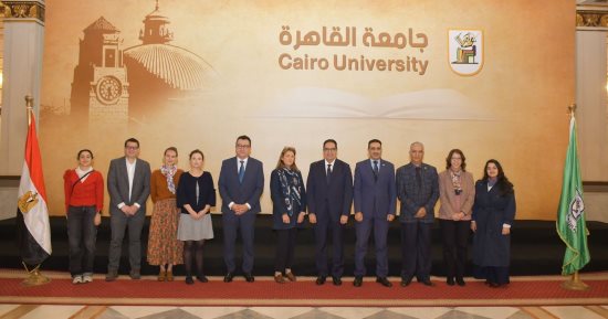رئيس جامعة القاهرة يستقبل وفد جامعة ستراسبورغ الفرنسية لبحث التعاون العلمى 