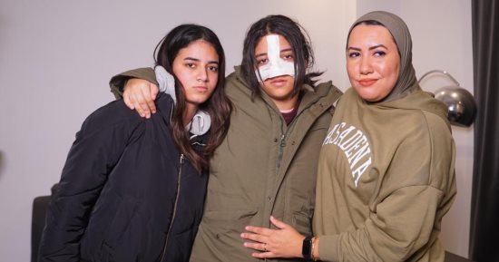 "كارما" تبكى فى أول ظهور من منزلها: خايفة أروح المدرسة تانى