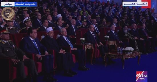 الرئيس السيسي يشاهد فيلما عن جهود الداخلية لمواجهة الجرائم الإلكترونية