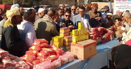 إقبال كبير على أسواق اليوم الواحد بالبياضية والحبيل بالأقصر 