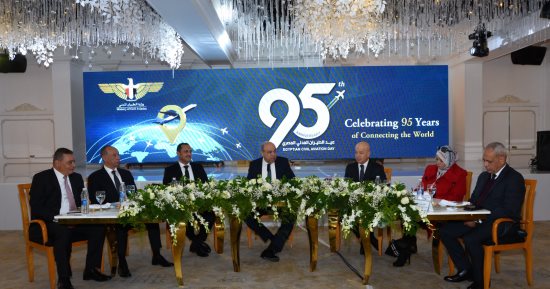 سامح الحفنى: الطيران يمثل أحد الركائز الأساسية لدعم الاقتصاد الوطنى ودعم السياحة