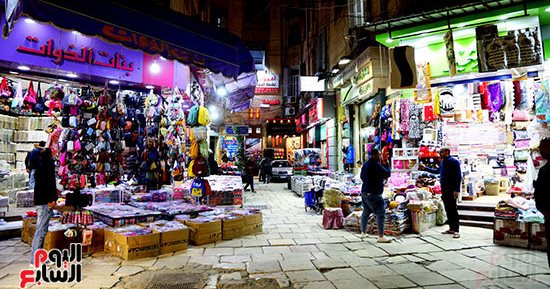 هنا بدأت حكاية "زنقة الستات" بالإسكندرية.. من أسطبل خيول إلى أكبر سوق للاكسسوارات والمستلزمات الحريمى