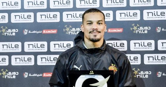 فخرى لاكاى ينال جائزة أفضل لاعب فى مباراة سيراميكا وغزل المحلة