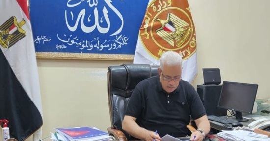 وكيل وزارة العمل بأسيوط: نسعى لخفض نسبة البطالة وتعيين  1016 شابا منهم 19 من ذوى الهمم.. على سيد: منح 3924 شهادة قياس مهارة وكارنيه مزاولة مهنة.. ونفذنا 11 ندوة مجال السلامة والصحة المهنية ضمن مبادرة "بداية"