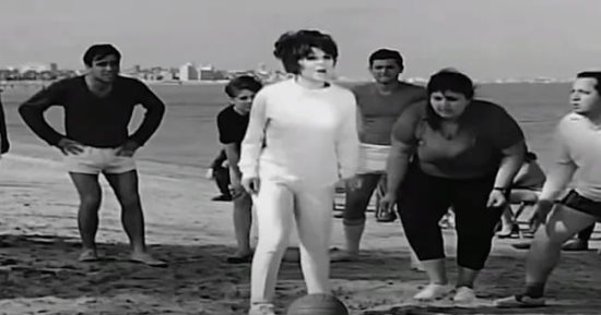 ذكرى ميلاد سعاد حسنى.. 4 أفلام تجسد علاقة السندريلا بكرة القدم
