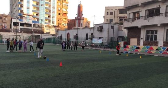 مواهب نسائية فى كرة القدم بأسوان.. إقبال الفتيات على تعلم "معشوقة الجماهير"
