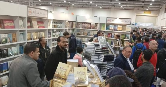 إقبال كبير على إصدارات دار الكتب والوثائق في معرض القاهرة للكتاب.. أبرز العناوين