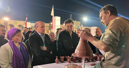 وزير الثقافة يتفقد استعدادات انطلاق فعاليات الأيام الثقافية المصرية فى قطر