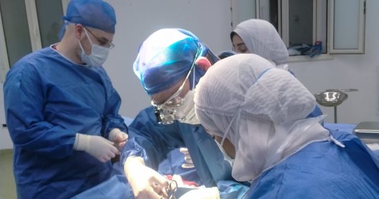 فريق جراحى بمستشفى القناطر ينقذ طفلا فلسطينيا أصيب جراء العدوان الإسرائيلى