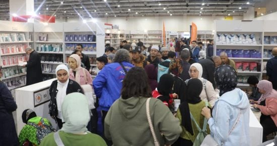 إقبال على كتب العقاد والتراث وذاكرة الكتابة ورواد الفكر بمعرض الكتاب