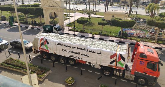 قوافل المساعدات الإنسانية تتدفق على غزة.. الهلال الأحمر يوفر 45 طن مواد غذائية.. محافظ القاهرة: الرئيس السيسي وجه باستمرار توصيل المساعدات لدعم الأشقاء الفلسطينيين.. وقافلة جديدة الأسبوع المقبل.. صور