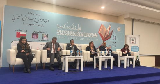 حقائق صادمة.. متخصصون بمعرض الكتاب يكشفون خطورة الإنترنت على الأطفال 