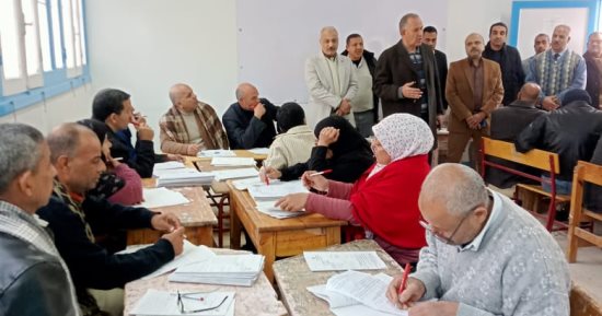 وكيل "تعليم أسيوط" يتابع أعمال تصحيح امتحانات الشهادة الإعدادية