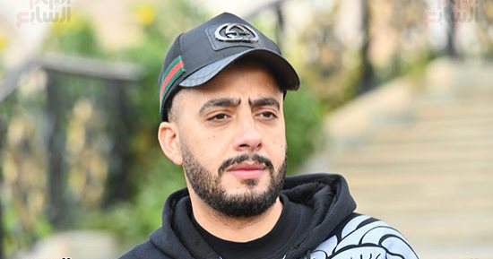 عصام السقا ومحمد لطفى وإيهاب فهمى ومؤمن نور فى جنازة والدة أحمد فهيم