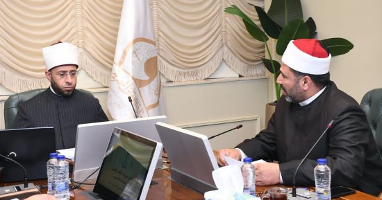 وزير الأوقاف يبحث مع مدير مديرية أوقاف الفيوم الانضباط الإدارى والدعوى