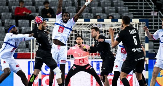    منتخب اليد يبدأ رحلة العودة للقاهرة مساء اليوم