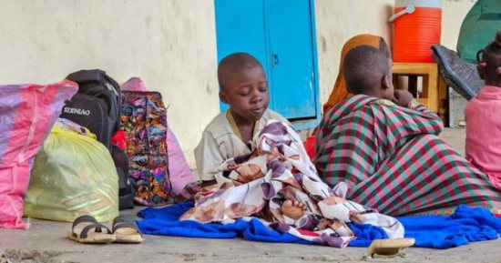 الموت يحاصر السودانيين.. وفاة 4 أشخاص فى حريق اندلع بمخيم نازحين بالقضارف