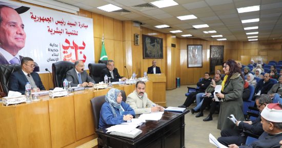محافظ المنيا يوجه بالتوسع فى إقامة أسواق اليوم الواحد والمعارض الرمضانية