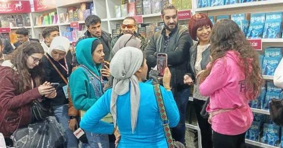 دوللى شاهين تطلق روايتها الأولى هودو من معرض الكتاب.. صور