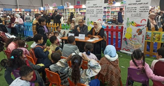 ورش فنية وحكى وتوقيع "المبدع الصغير" بجناح القومى لثقافة الطفل بمعرض الكتاب
