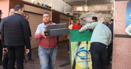 محافظ القليوبية يتفقد شوارع بنها ويشن حملة إشغالات ويغلق 7 كافيتريات مخالفة